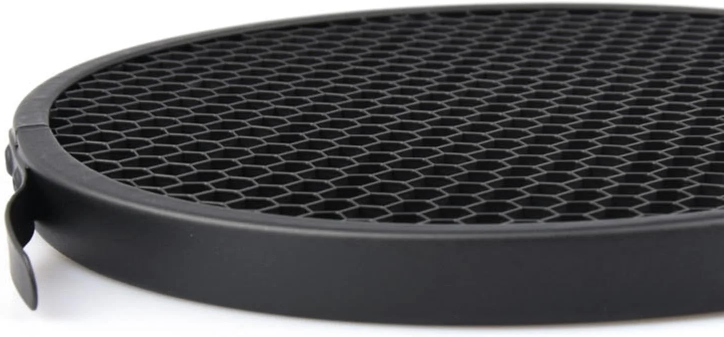 رفلکتور لانه زنبوری 17 سانتی متری SKEIDO – کنترل نور 20 درجه برای فلاش استودیویی (آلومینیومی) رفلکتور لانه زنبوری 17 سانتی متری SKEIDO – کنترل نور 20 درجه برای فلاش استودیویی (آلومینیومی)