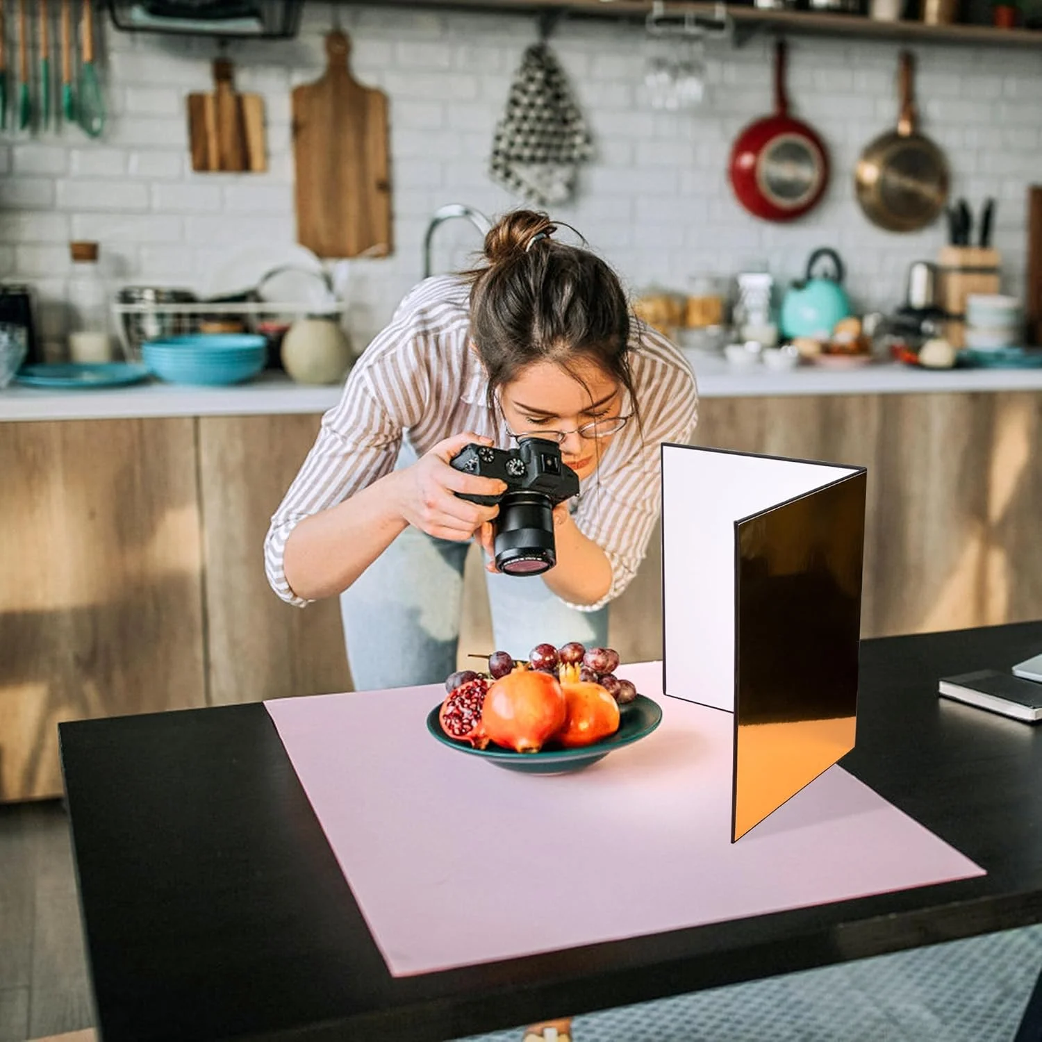 کارت بازتابنده نور 3 در 1 مقوایی A3، پخش کننده نور تاشو برای عکاسی از جواهرات، غذا و محصولات، سایز 42x29 سانتی متر (طلایی/سفید/مشکی) کارت بازتابنده نور 3 در 1 مقوایی A3، پخش کننده نور تاشو برای عکاسی از جواهرات، غذا و محصولات، سایز 42x29 سانتی متر (طلایی/سفید/مشکی)