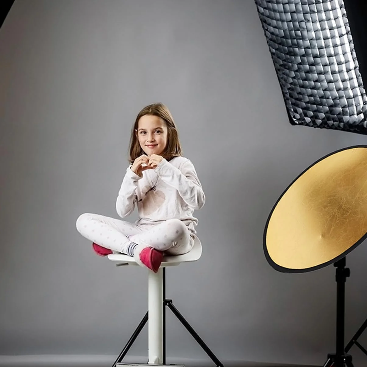 بازتابنده نور تاشو حرفه ای عکاسی، سبک و گرد با دسته برای استفاده در استودیو و فضای باز بازتابنده نور تاشو حرفه ای عکاسی، سبک و گرد با دسته برای استفاده در استودیو و فضای باز