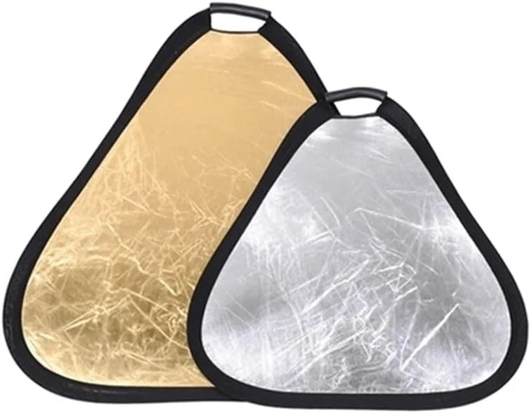 رفلکتور عکاسی مثلثی 2 در 1، 30 سانتی متر | سطوح بازتابنده نقره ای/طلایی | دارای دسته تک دستی | رفلکتور نور بادوام و قابل حمل با کیف حمل (30 سانتی متر)
