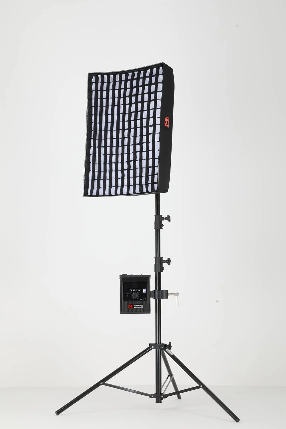 پنل نور LED انعطاف پذیر Falcon Eyes RX-18TDX II به همراه سافت باکس لانه زنبوری، 100 وات، دو رنگ 3000-5600K، ضد آب IPX8، نورپردازی مداوم استودیویی با DMX و 9 حالت جلوه ویژه