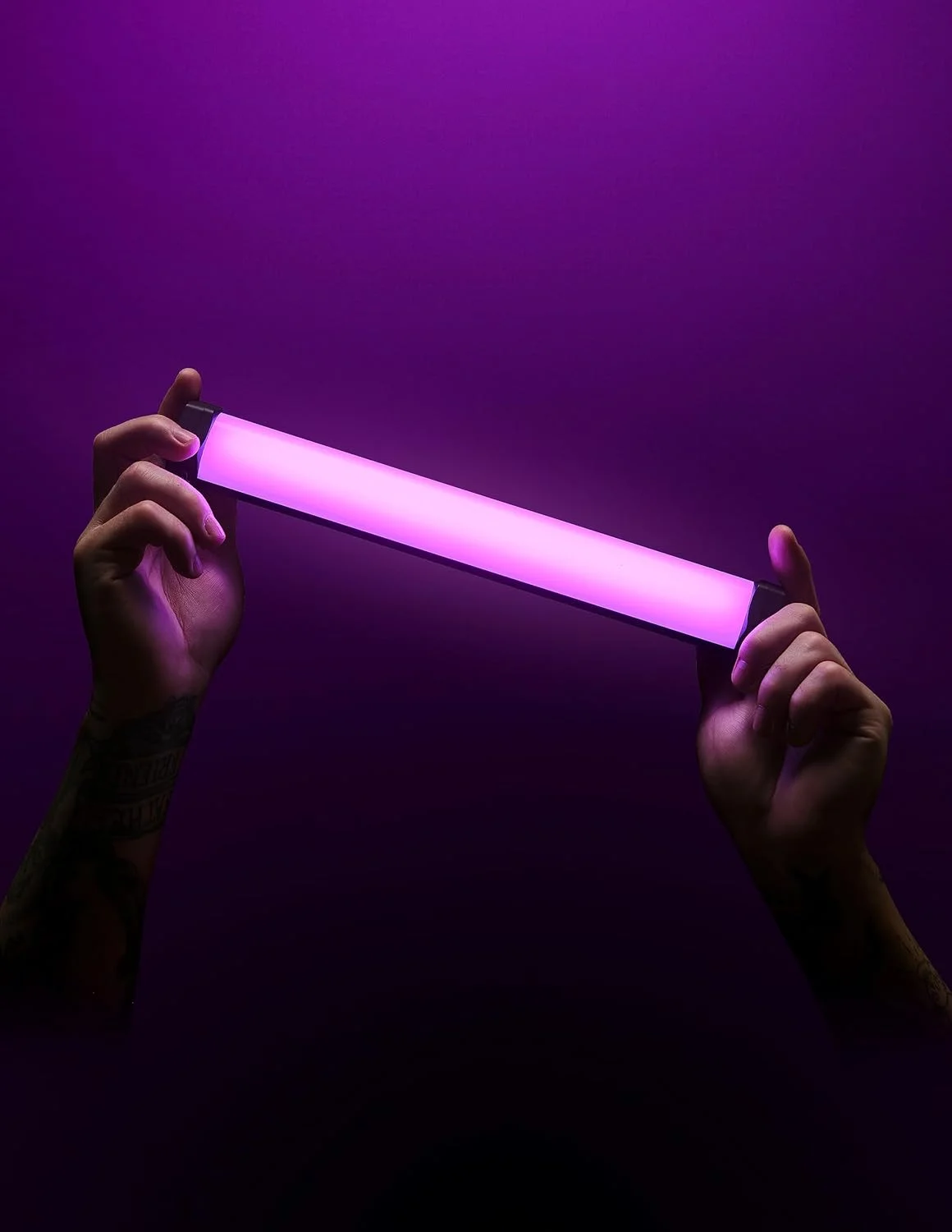 لامپ تیوبی RGB کوچک Lume Cube - مغناطیسی - مناسب فیتنس - مقاوم در برابر آب و هوا - پاور بانک - برای تولیدات عکس و فیلم در صحنه