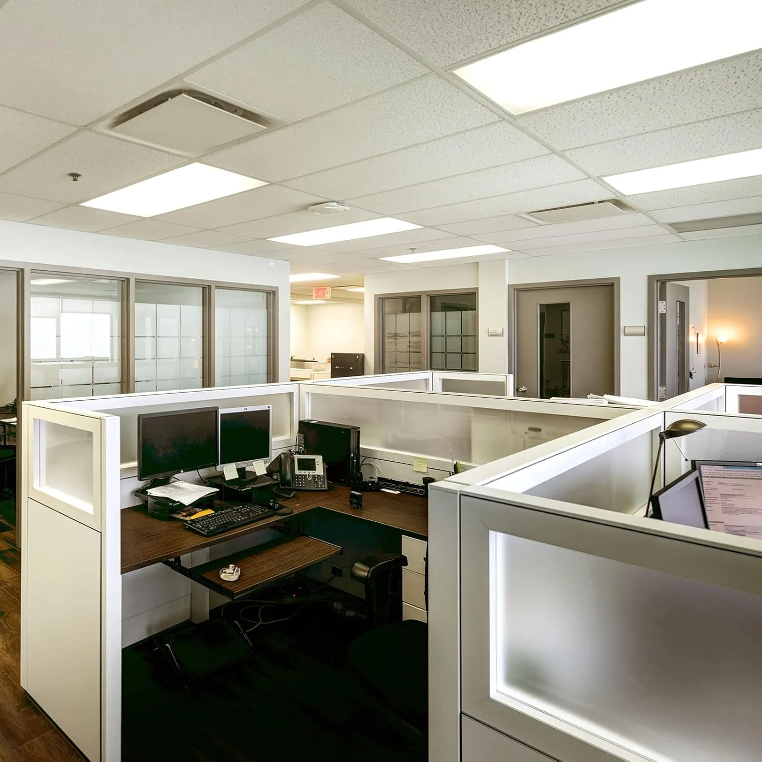 لامپ فلورسنت تی8 LUXRITE F17T8، ۱۷ وات، ۲۴ اینچ، ۱۳۵۰ لومن، پایه G13