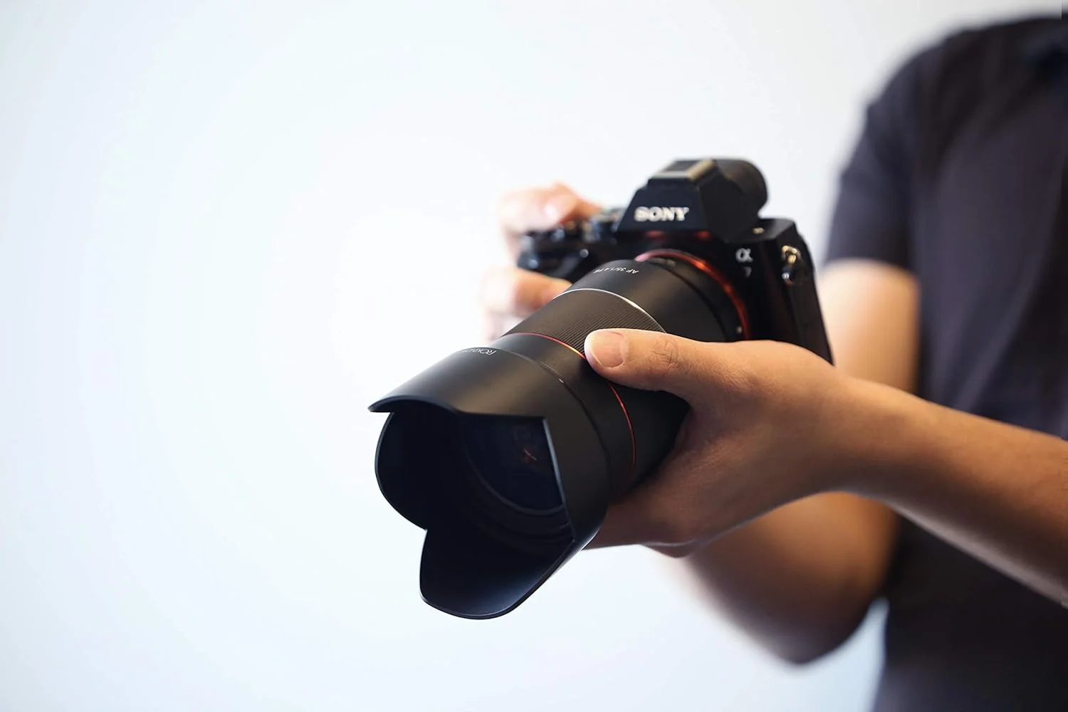 لنز فول فریم 35mm f/1.4 با زاویه دید باز و فوکوس خودکار روکینون برای مانت Sony FE، مشکی (IO3514-E)، سایز واحد