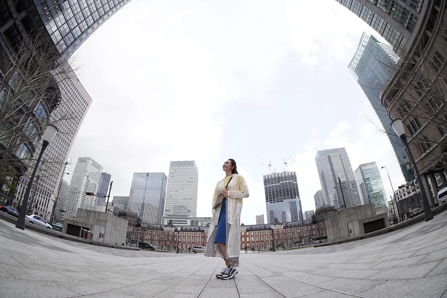 لنز واید انگل 16mm f/2.8 سونی مدل SEL16F28 برای دوربین های سری NEX