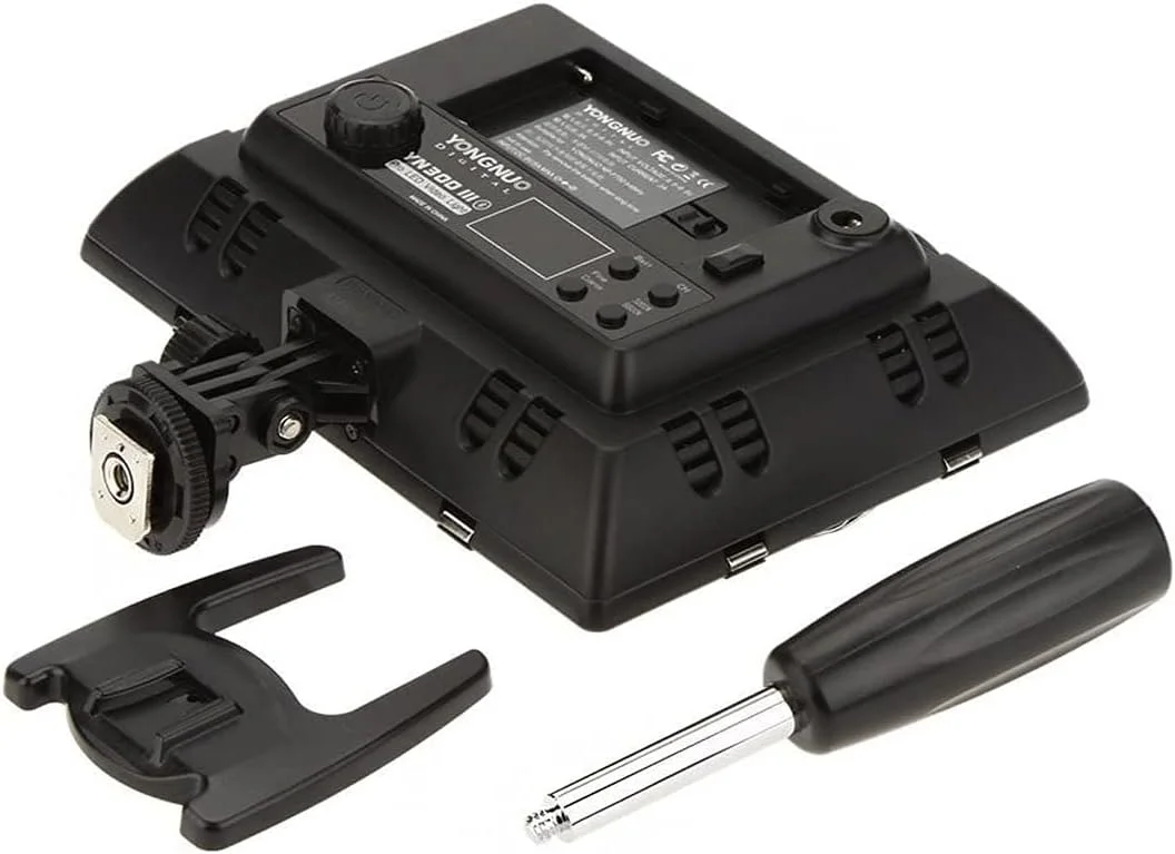 نور ویدئویی حرفه ای Yongnuo YN-300-III 5500K به همراه آداپتور برق AC خارجی برای دوربین های DSLR و فیلمبرداری نور ویدئویی حرفه ای Yongnuo YN-300-III 5500K به همراه آداپتور برق AC خارجی برای دوربین های DSLR و فیلمبرداری