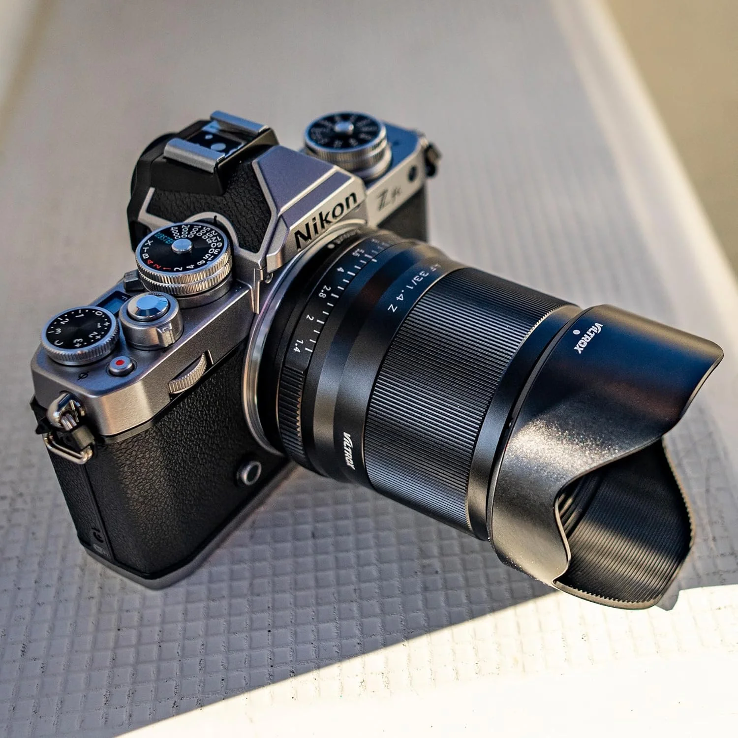 لنز ویلتراکس 33mm f/1.4 با مانت Z، لنز پرایم 33mm F1.4 با دیافراگم بزرگ و فوکوس خودکار، سازگار با دوربین های بدون آینه با مانت Z مدل های Z5 Z6 Z6II Z7 Z7II Z50 لنز ویلتراکس 33mm f/1.4 با مانت Z، لنز پرایم 33mm F1.4 با دیافراگم بزرگ و فوکوس خودکار، سازگار با دوربین های بدون آینه با مانت Z مدل های Z5 Z6 Z6II Z7 Z7II Z50