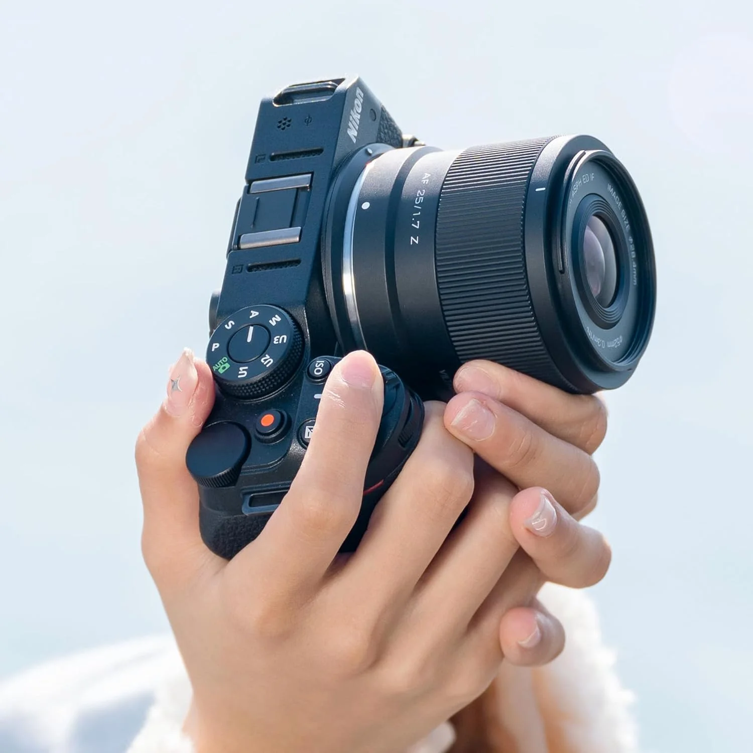 لنز ویلتراکس 25 میلیمتری f/1.7 با مانت Z و فرمت APS-C، لنز پرایم با دیافراگم باز و فوکوس خودکار STM، سازگار با دوربینهای نیکون با مانت Z مدلهای Z5 Z50 Z5 Z6 Z6II Z7 Z7II ZFC Z30 Z9 Z8 Z6III لنز ویلتراکس 25 میلیمتری f/1.7 با مانت Z و فرمت APS-C، لنز پرایم با دیافراگم باز و فوکوس خودکار STM، سازگار با دوربینهای نیکون با مانت Z مدلهای Z5 Z50 Z5 Z6 Z6II Z7 Z7II ZFC Z30 Z9 Z8 Z6III