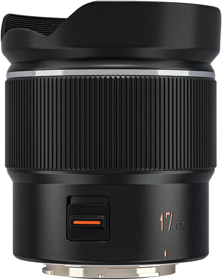 لنز YONGNUO با مانت M43، بدنه سبک و دیافراگم باز. با دیافراگم باز F1.7، به راحتی می توانید به یک اثر تاری نرم و زیبا دست یابید.