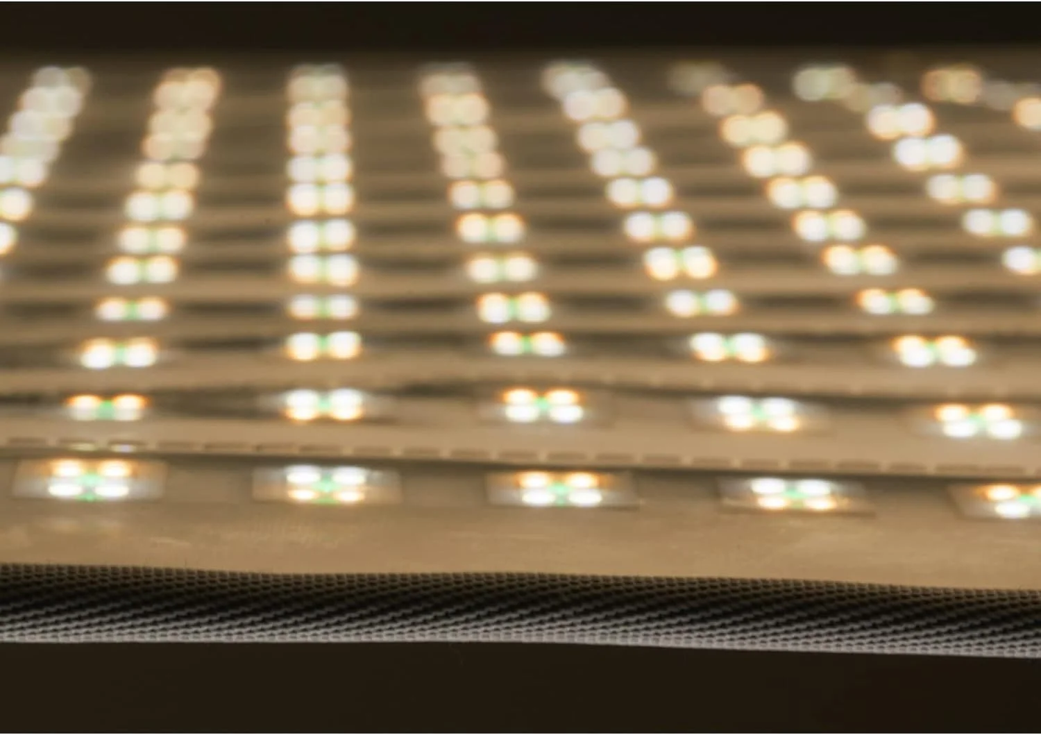 صفحه نور LED انعطاف پذیر Aputure Amaran F21x، خروجی 100 وات دو رنگ 2500K~7500K، پشتیبانی از کنترل برنامه برای فیلمسازان، تصویربرداران، تولیدکنندگان محتوا و عکاسان