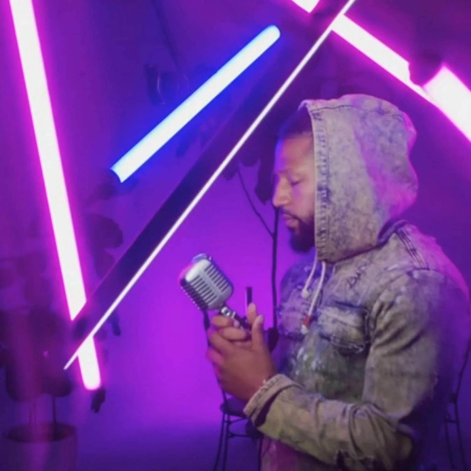 کیت نورپردازی ویدئویی ال ای دی دو رنگ Aputure Amaran 200x به همراه سافت باکس Light Dome SE، 200 وات 2700-6500 کلوین 51600 لوکس در 1 متر، کنترل از طریق اپلیکیشن بلوتوث، 9 جلوه نوری داخلی، منبع تغذیه DC/AC، ساخت...