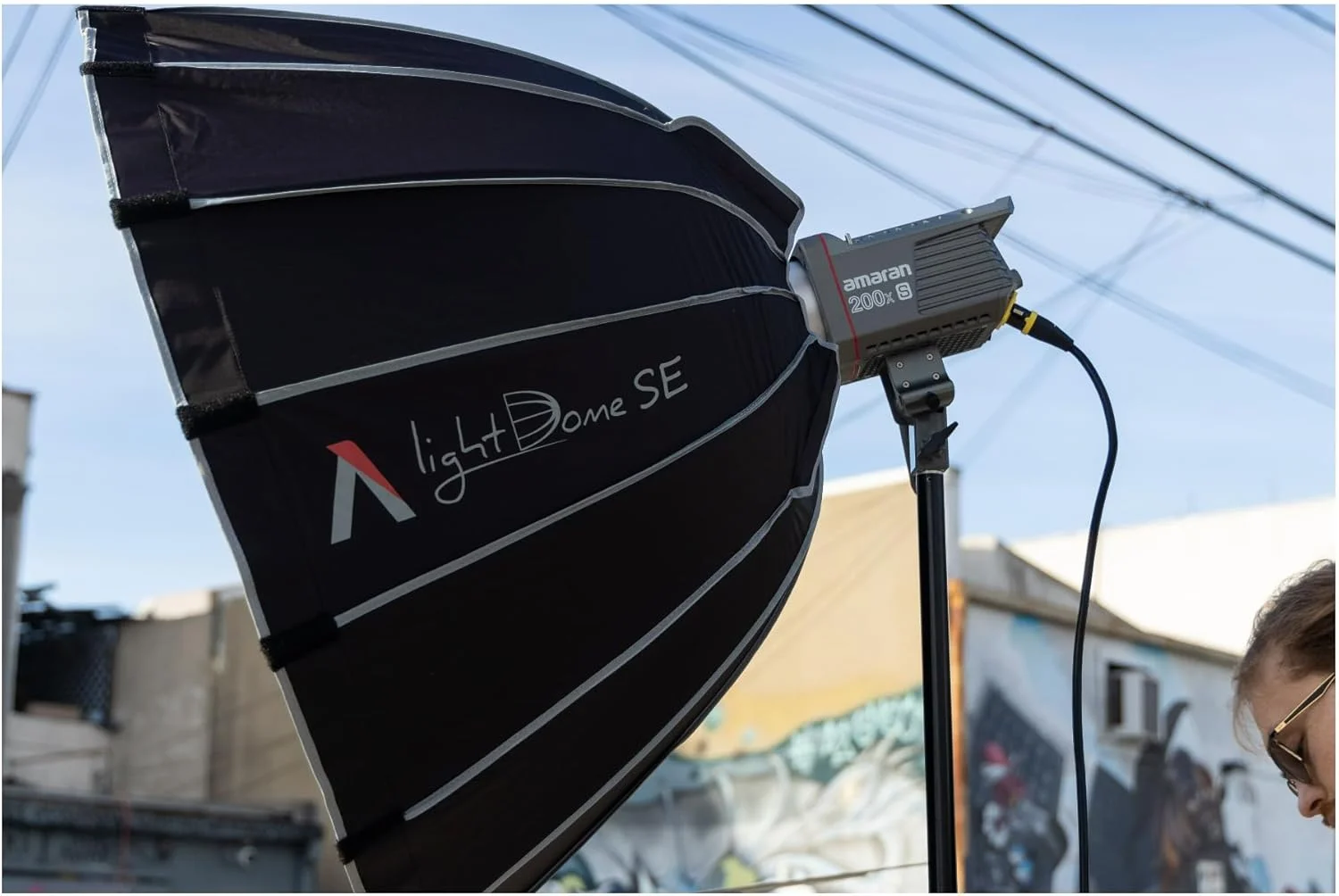 نور استودیویی LED روز Aputure amaran 100dS، 34600 لوکس در 1 متر، کنترل برنامه بلوتوث، 8 جلوه نورپردازی از پیش برنامه ریزی شده، منبع تغذیه DC/AC، نور عکاسی (amaran 100dS)