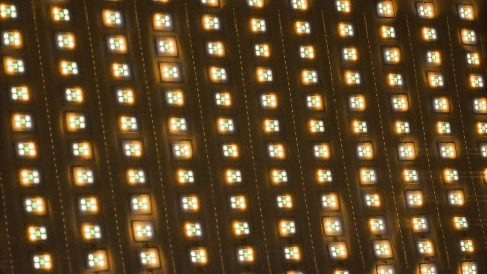 نورپردازی مداوم LED استودیویی انعطاف پذیر Aputure Amaran F22x 200W، 2500k-7500k، پشتیبانی از کنترل برنامه، DMX، دارای 9 جلوه نورپردازی داخلی