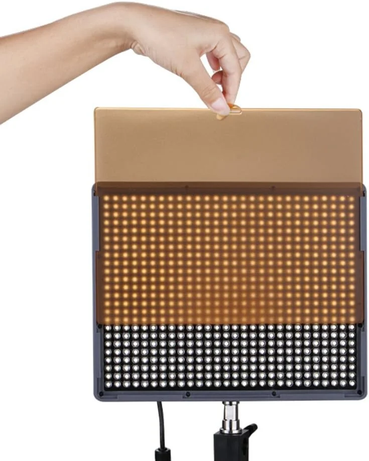 نور ویدئویی LED مدل APUTURE HR672W با CRI95+ و 672 LED، تنظیم روشنایی پنل نور با کنترل از راه دور بی سیم - مشکی