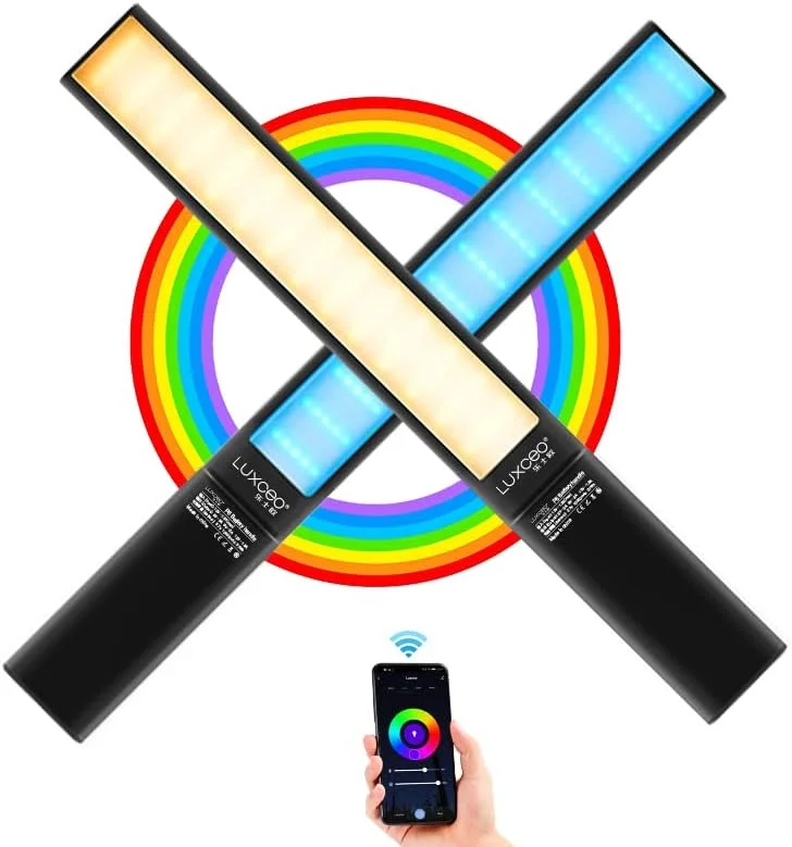 نور ویدئویی ال ای دی RGB مدل AECAM - P6 با روشنایی 1300 لومن، دمای رنگ 2500K-6500K، باتری 10000mAh و توان 18 وات، میله نور پرکننده برای عکاسان، یوتیوبرها، سازندگان فیلم و موسیقی (EU)