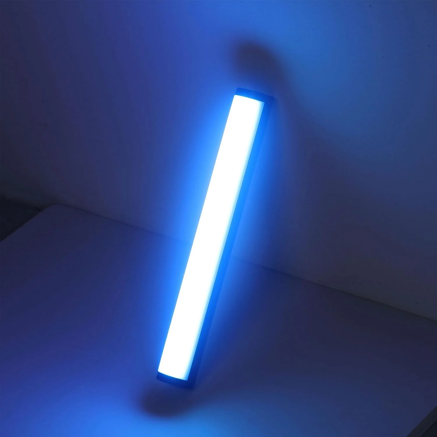 چراغ استوانه ای RGB، نور رنگی 2700K تا 6500K با سوراخ پیچ 1/4 اینچی، کنترل از طریق اپلیکیشن، چراغ LED دستی برای عکاسان و فیلمبرداران