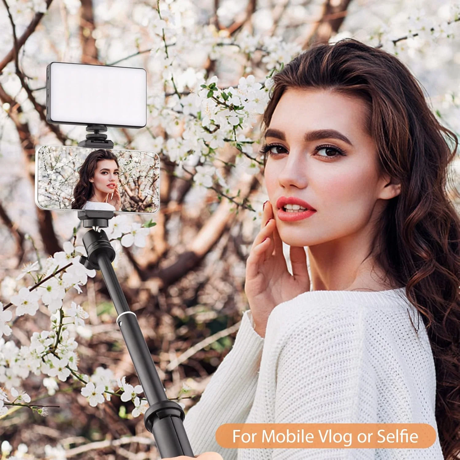 کیت نور ویدئویی ال ای دی RGB مدل W140 با CRI95، دمای رنگی 2500K تا 9000K، قابلیت تنظیم نور، 20 جلوه نوری به همراه سه پایه رومیزی، هد توپی، نگهدارنده تلفن، گیره کامپیوتر و آداپتور کفشک سرد برای کنفرانس، پخش زنده و ولاگ موبایل