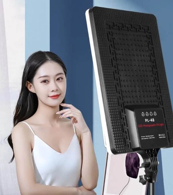 چراغ LED استودیویی برای فیلمبرداری | پنل نور حرفه ای برای عکاسی، پرتره و ویدیوهای یوتیوب | روشنایی و دمای رنگ قابل تنظیم | ایده آل برای استودیو و تولیدکنندگان محتوا