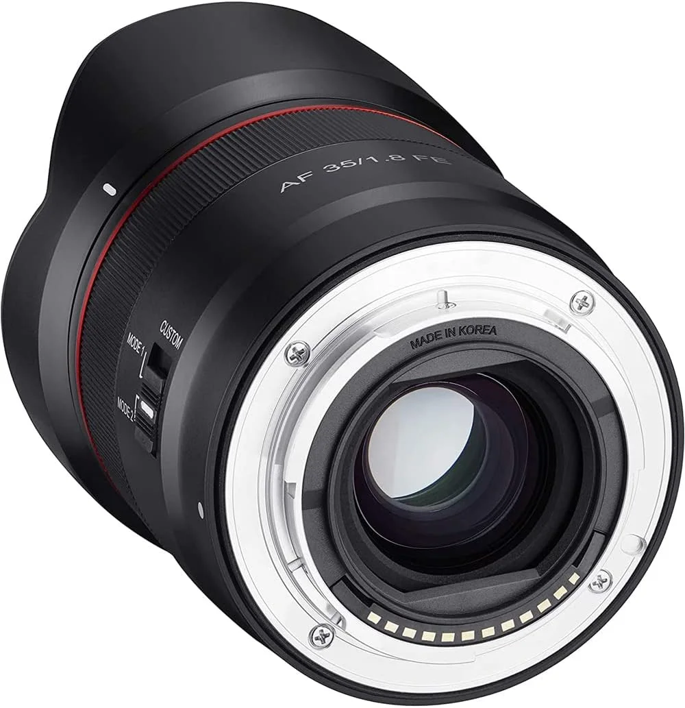 لنز 35mm F1.8 با فوکوس خودکار سام یانگ، فول فریم کامپکت و زاویه باز برای مانت Sony E، مشکی (SYIO3518-E)، سایز one size لنز 35mm F1.8 با فوکوس خودکار سام یانگ، فول فریم کامپکت و زاویه باز برای مانت Sony E، مشکی (SYIO3518-E)، سایز one size