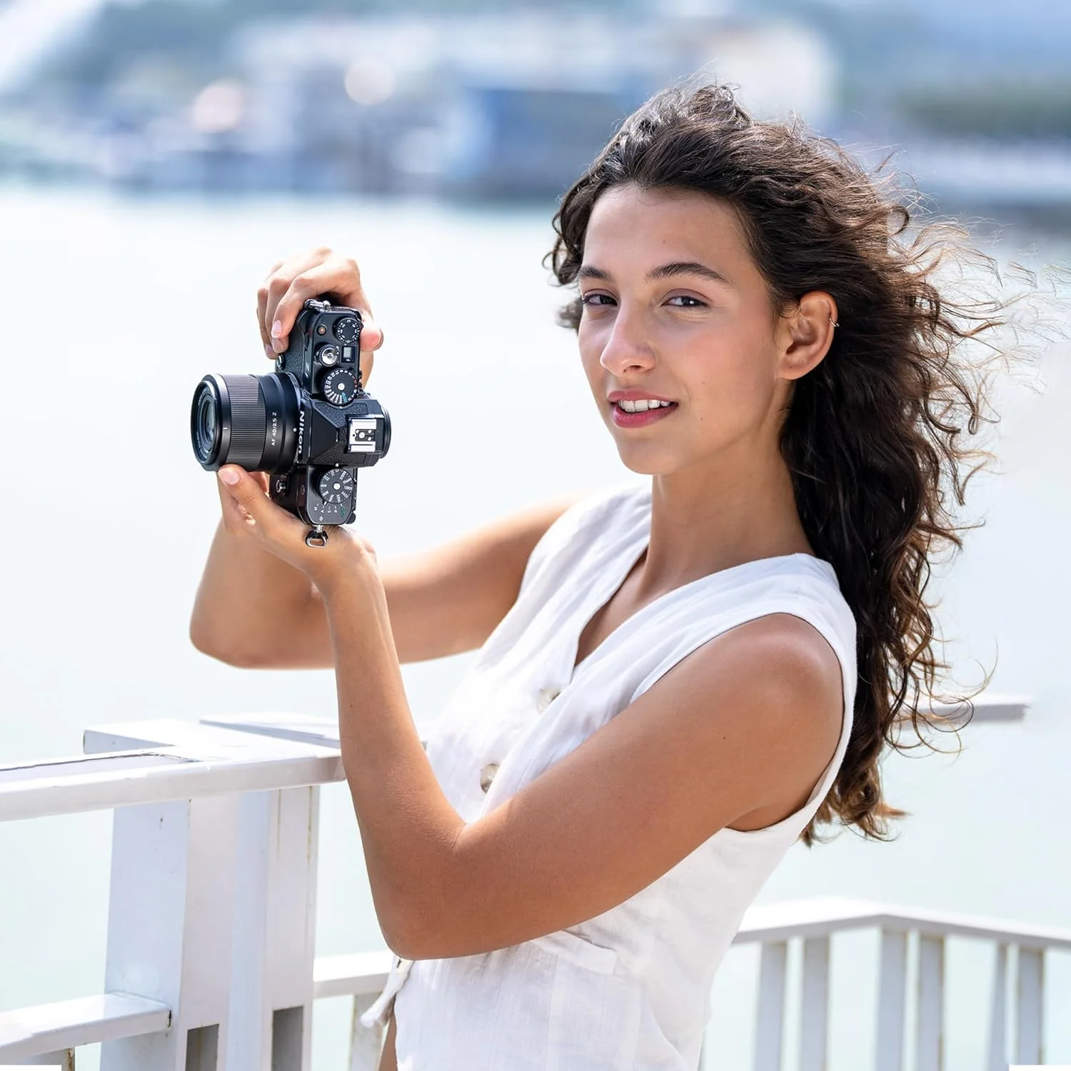 لنز 40mm f/2.5 Z ویلتراکس، زاویه باز، فول فریم، با فوکوس خودکار، سازگار با دوربین های نیکون با مانت Z مدل های Z5 Z50 Z6 Z6II Z7 Z7II ZFC Z30 Z9 Z8 Z6III ZF