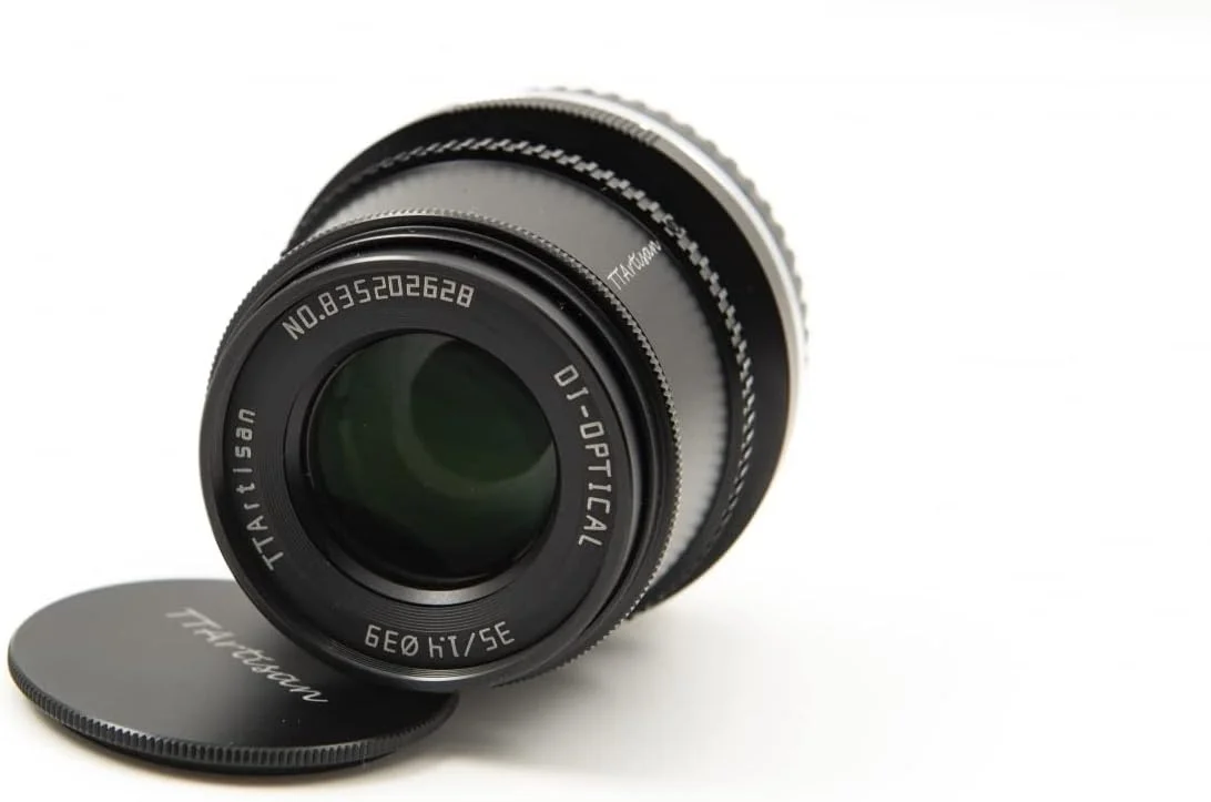 لنز زاویه باز دستی تیتیآرتیسان 35 میلیمتری F1.4 APS-C با اتصال Leica L Sigma Panasonic - مشکی لنز زاویه باز دستی تیتیآرتیسان 35 میلیمتری F1.4 APS-C با اتصال Leica L Sigma Panasonic - مشکی