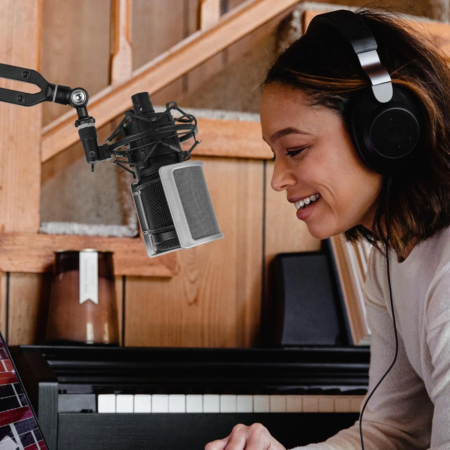 فیلتر پاپ فلزی میکروفون Geekria for Creators، روکش بادگیر با توری فلزی و فیلتر فوم، ماسک ضد پاپ سازگار با Audio-Technica AT2020, FIFINE K669B, Rode NT-USB (سایز S/نقره ای)