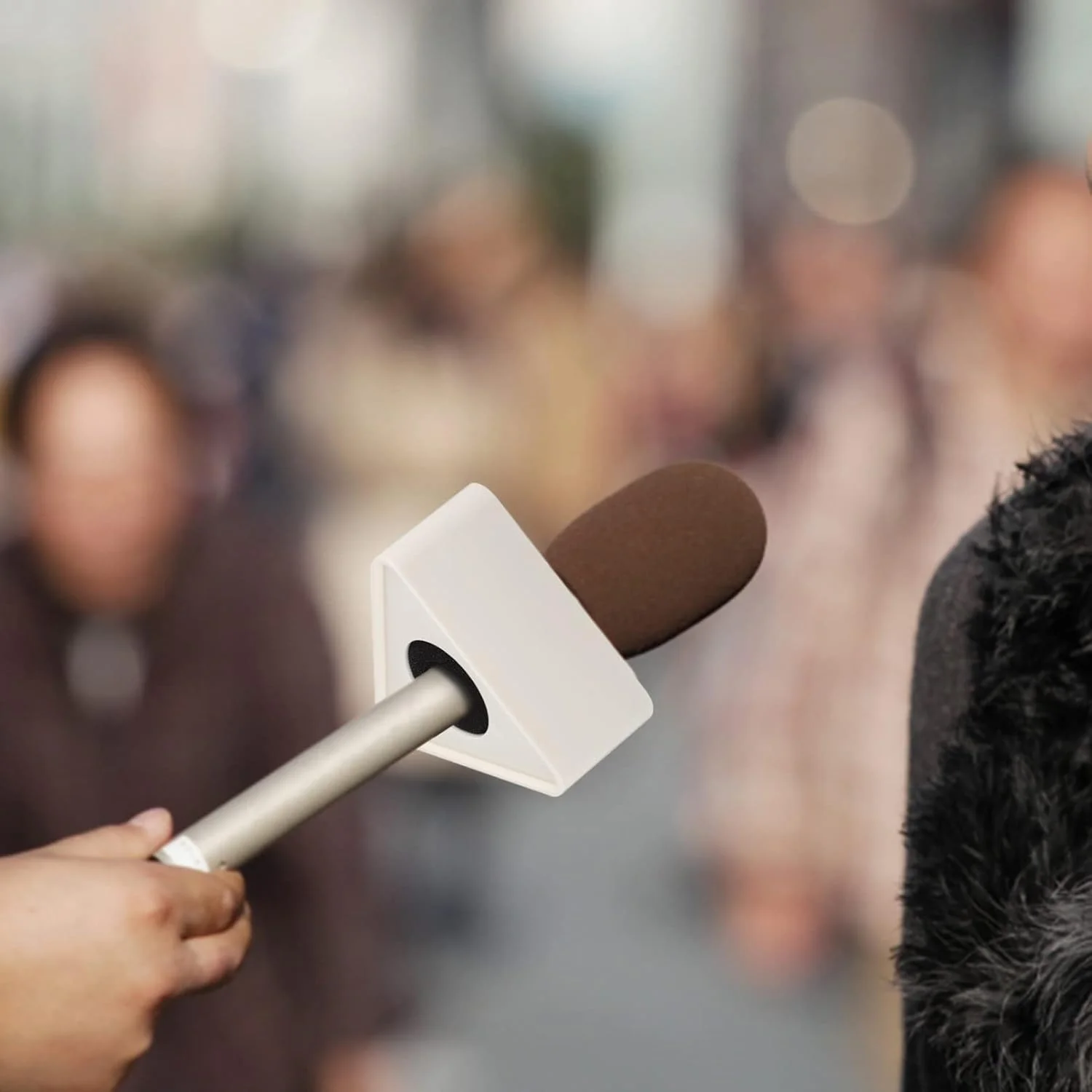 STOBOK 1 ست پرچم میکروفون ایستگاه مکعبی شکل آرم ایستگاه میکروفون جنس ABS برای مصاحبه های کنفرانس تلویزیونی