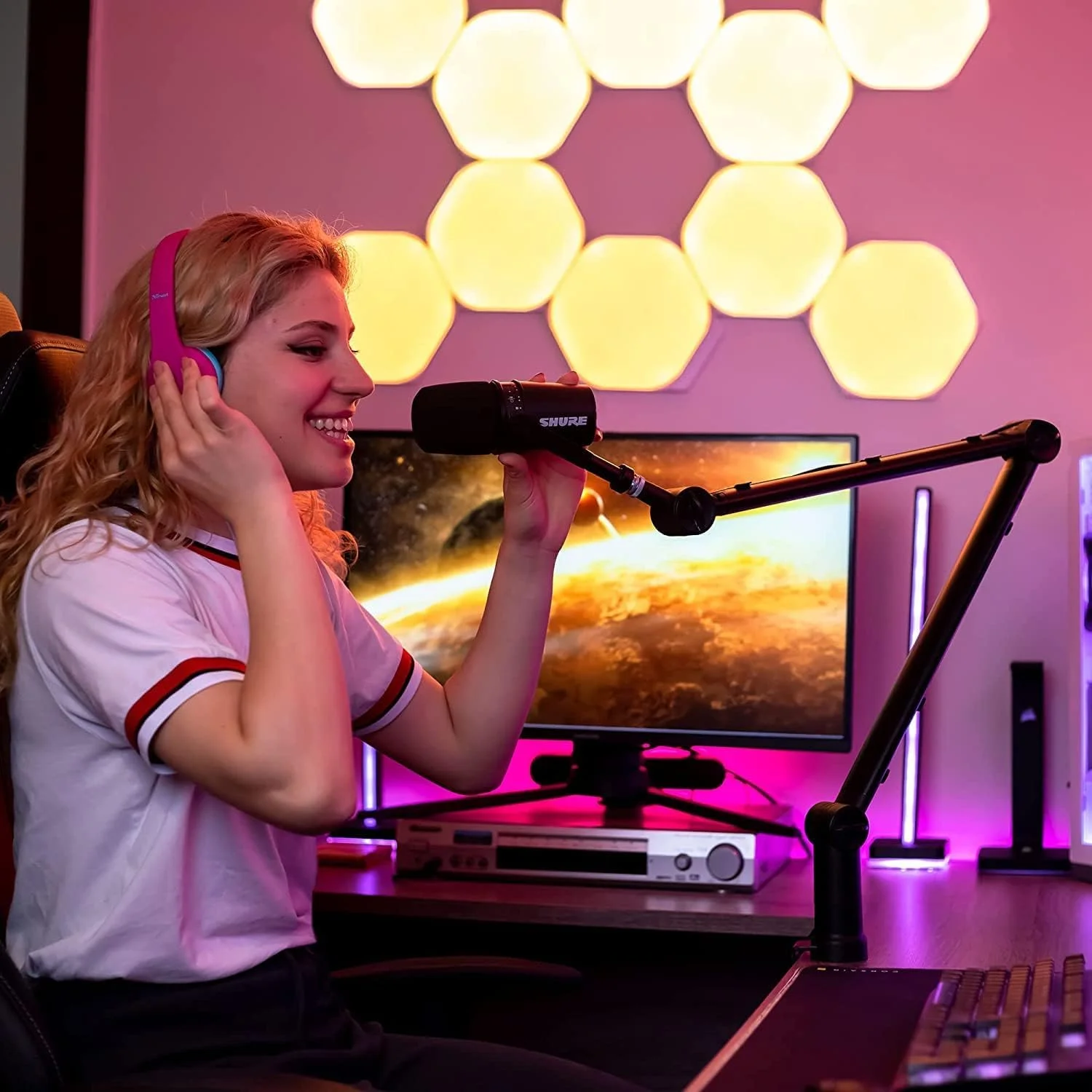 بازوی بوم IXTECH - بازوی میکروفون قابل تنظیم با چرخش 360 درجه - بازوی میکروفون فولادی ضد زنگ محکم، پایه رومیزی، پایه رومیزی - بازوی قیچی تاشو - بازوهای نصب میکروفون پایدار برای استودیوی رادیویی، پادکست، بازی