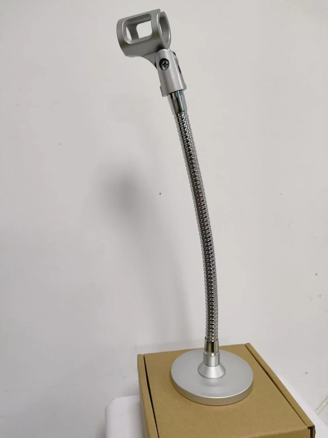 پایه میکروفون گردن غازی، بازوی انعطاف پذیر 33 سانتی متری، نگهدارنده تریبون سنگین با پایه وزنه تعادل، نقره ای