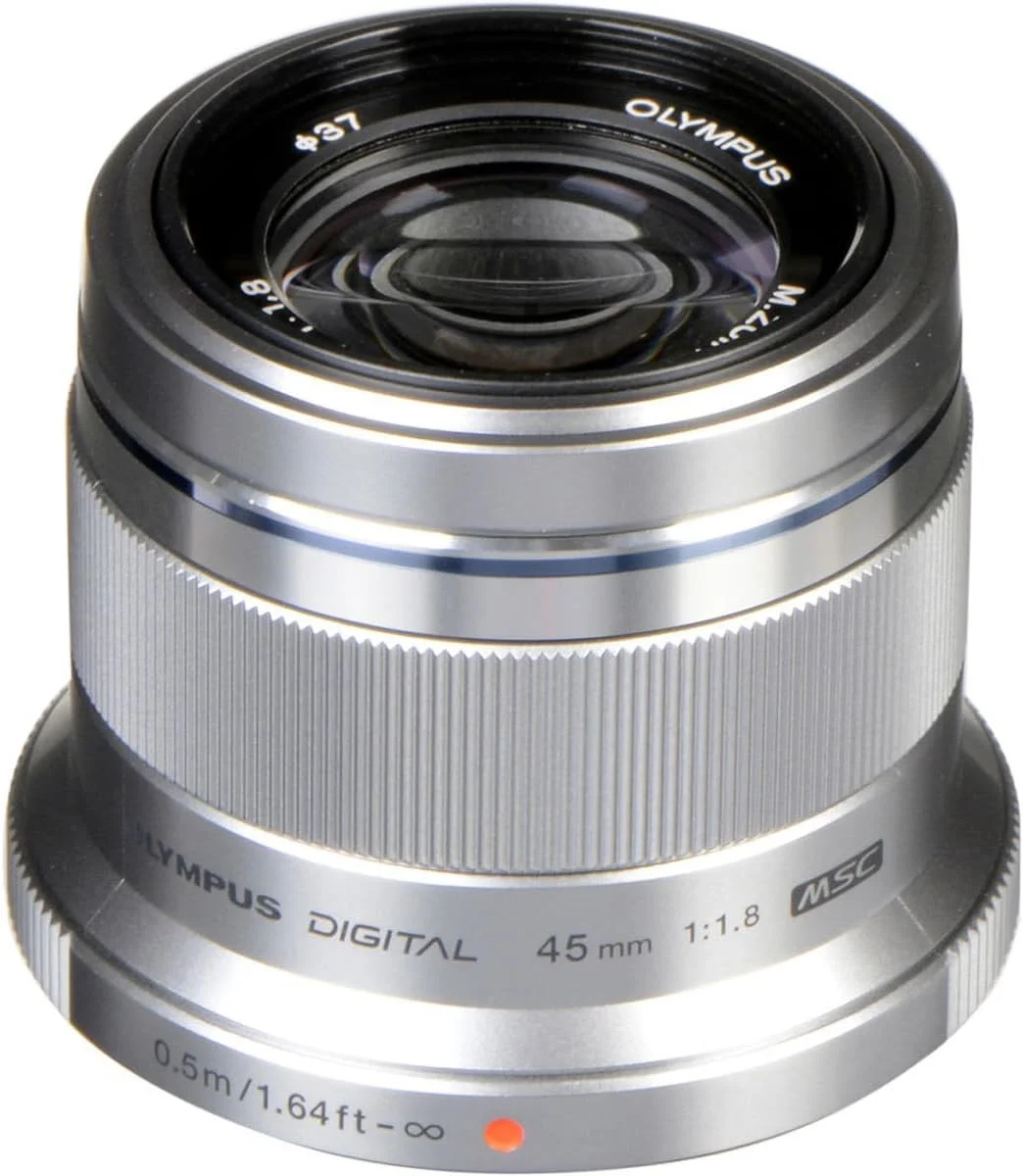 لنز 45 میلی‌متری المپوس M.Zuiko Digital ED F1.8 مدل V311030Bu000 برای دوربین‌های DSLR سری E