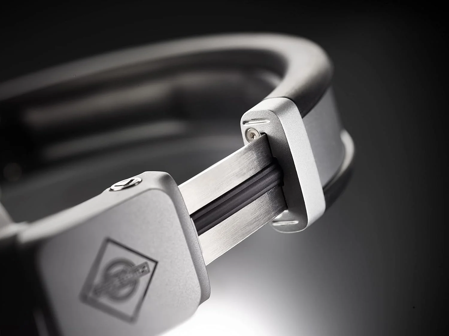 هدفون استودیویی مانیتورینگ پشت بسته نویمان NDH 20، نقره ای، سنهایزر پرو