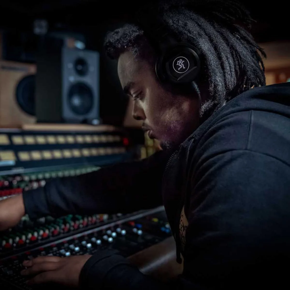 هدفون پشت بسته حرفه ای MACKIE MC-100، مشکی