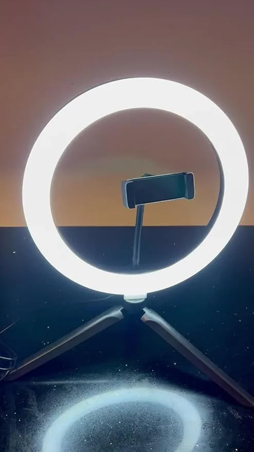 حلقه نور ال ای دی 10 اینچی قابل تنظیم و کم نور شونده برای جلسات مجازی، کار آنلاین و کنفرانس ویدئویی | حلقه نور رومیزی با پایه سه پایه و نگهدارنده تلفن هوشمند برای لپ تاپ، کامپیوتر و عکس های سلفی حلقه نور ال ای دی 10 اینچی قابل تنظیم و کم نور شونده برای جلسات مجازی، کار آنلاین و کنفرانس ویدئویی | حلقه نور رومیزی با پایه سه پایه و نگهدارنده تلفن هوشمند برای لپ تاپ، کامپیوتر و عکس های سلفی