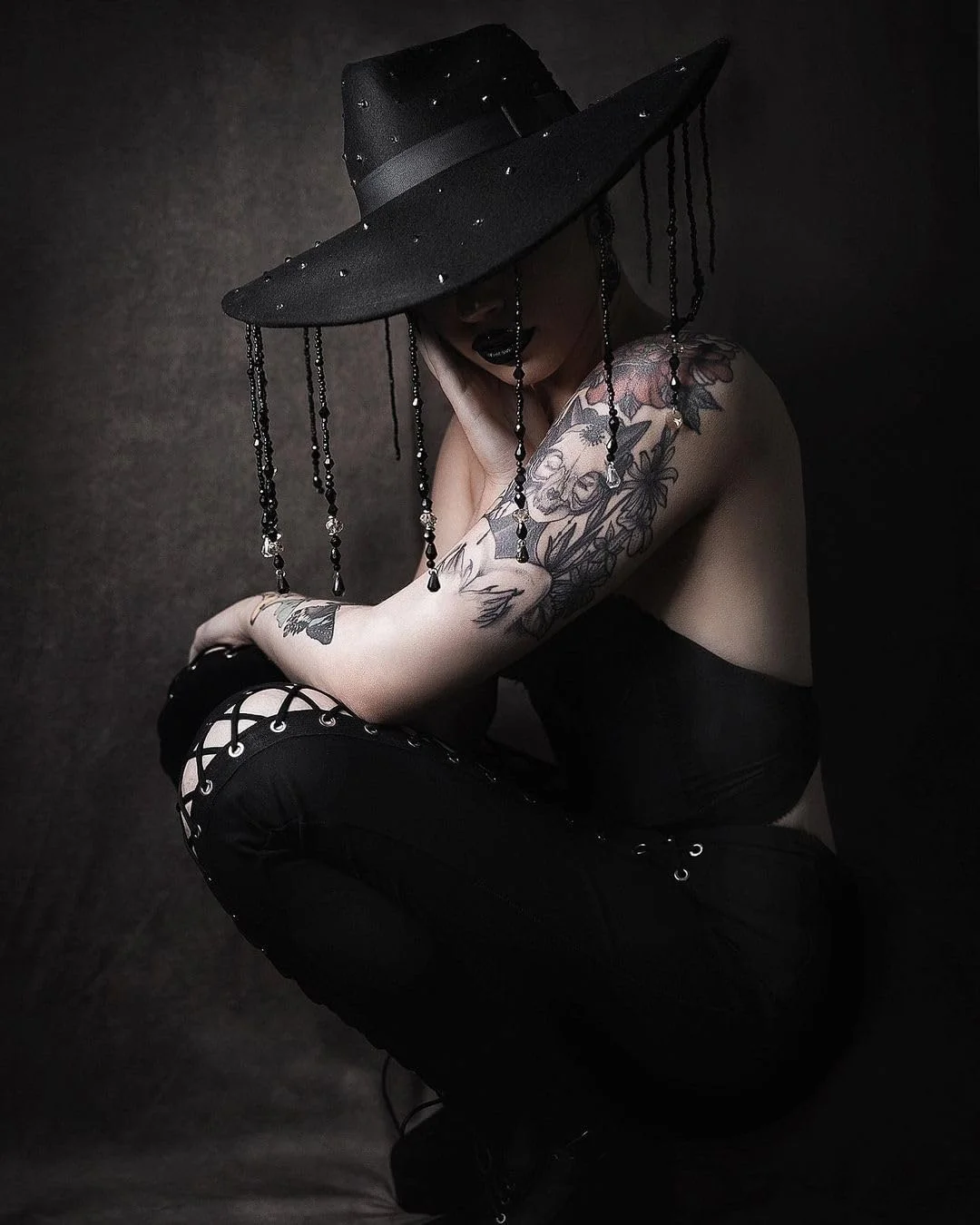 پس زمینه تیره کیت، با ابعاد 1.5x2.2 متر، بافت انتزاعی مشکی، مناسب برای پرتره، پس زمینه عکس، لوازم استودیوی عکاسی پس زمینه تیره کیت، با ابعاد 1.5x2.2 متر، بافت انتزاعی مشکی، مناسب برای پرتره، پس زمینه عکس، لوازم استودیوی عکاسی