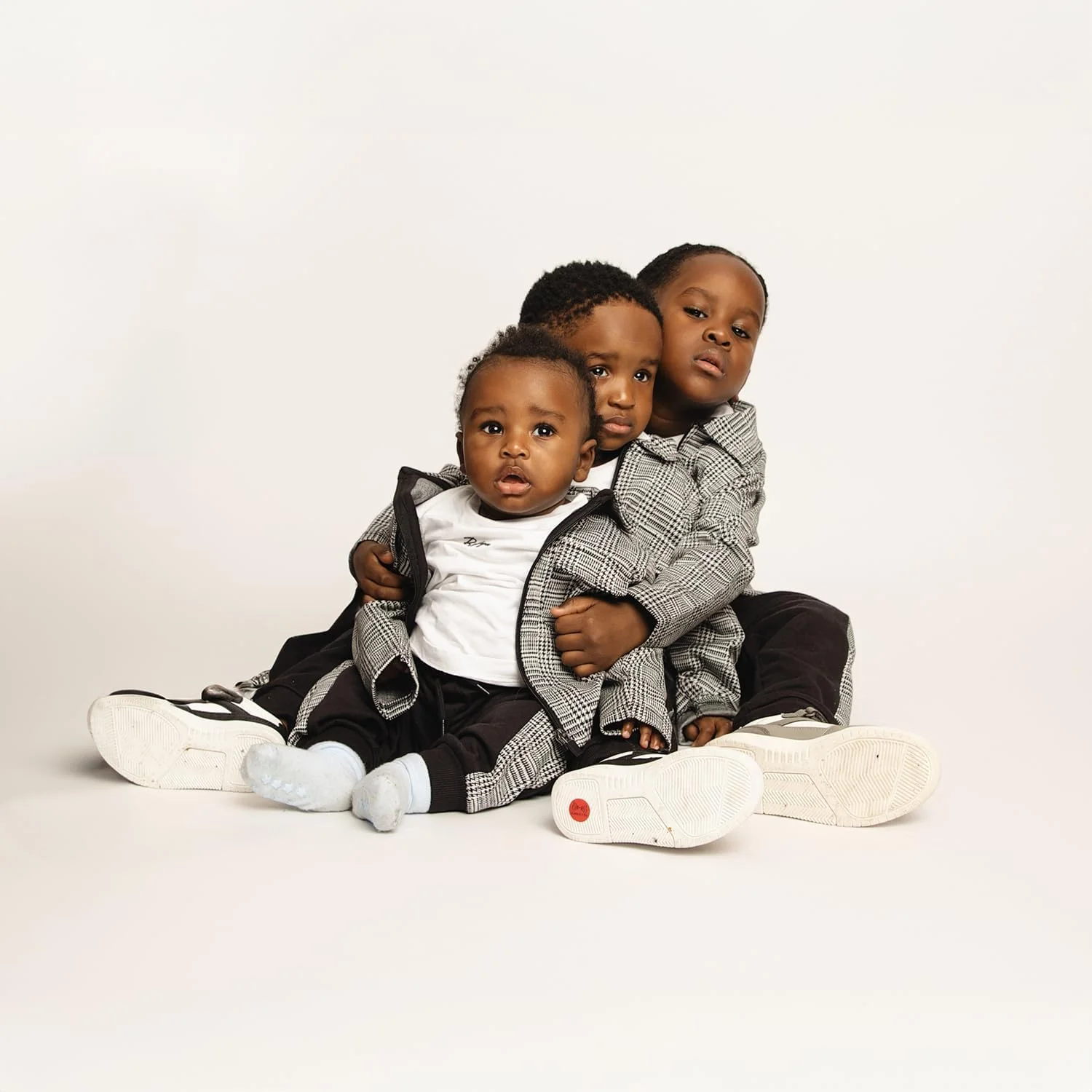 پس زمینه کاغذی بدون درز کیت، مناسب عکاسی (سفید قطبی 2.2x10 متر) پس زمینه کاغذی بدون درز کیت، مناسب عکاسی (سفید قطبی 2.2x10 متر)