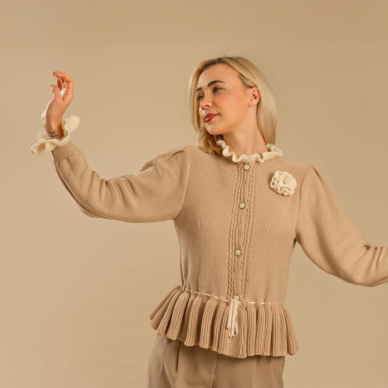 پس زمینه کاغذی بدون درز کیت برای عکاسی، کرم بژ (135x5 متر، عاجی) پس زمینه کاغذی بدون درز کیت برای عکاسی، کرم بژ (135x5 متر، عاجی)