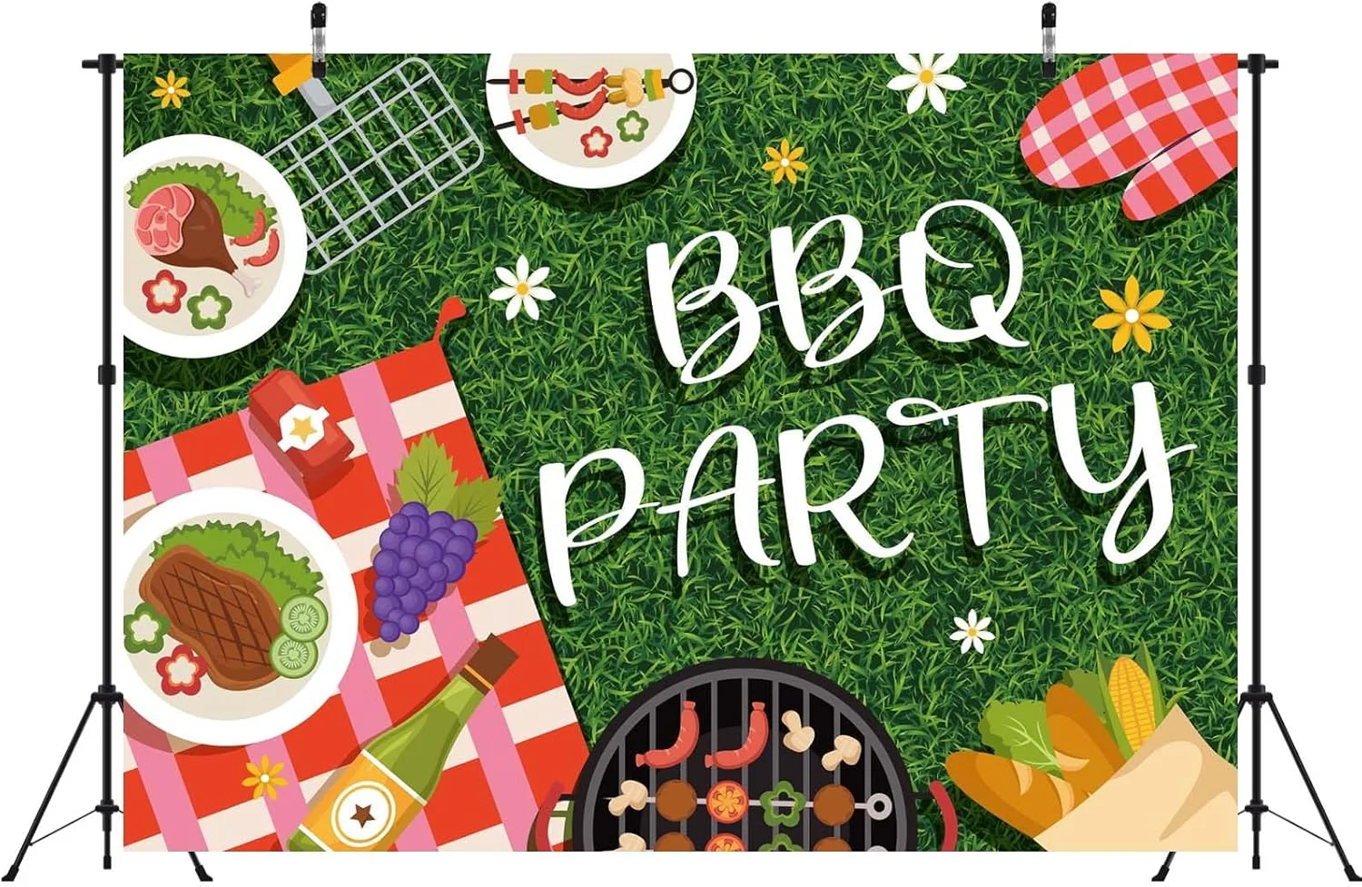 پس زمینه پارچه ای 213x152 سانتی متری بلکو برای مهمانی باربیکیو، چمن سبز، طرح شطرنجی قرمز و سفید، پس زمینه پیک نیک، مهمانی باربیکیو خانوادگی تابستانی، تولد، میز کیک، دکوراسیون، عکاسی استودیویی