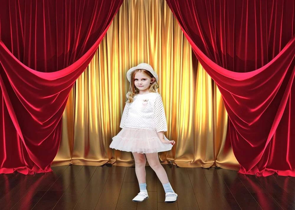 پس زمینه عکاسی صحنه تئاتر با پرده های طلایی و قرمز، مناسب برای استودیو عکس، دکوراسیون جشن تولد و عروسی، سایز 210x150 سانتی متر