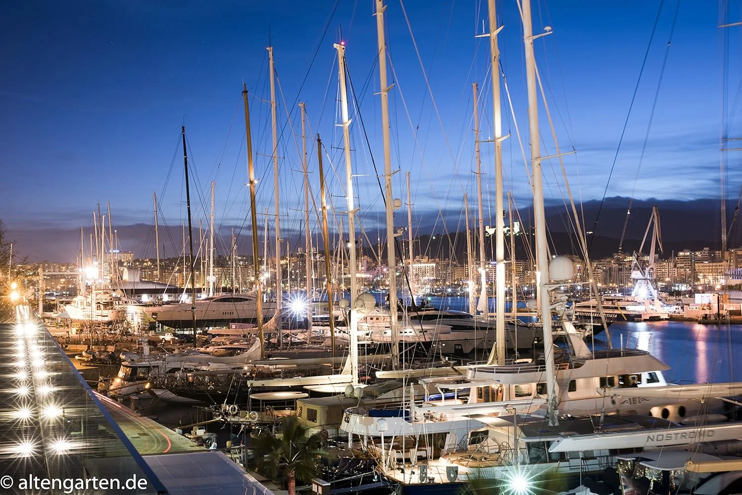 لنز تامرون SP 45mm f/1.8 DI VC USD مدل F013E برای دوربین های کانن لنز تامرون SP 45mm f/1.8 DI VC USD مدل F013E برای دوربین های کانن