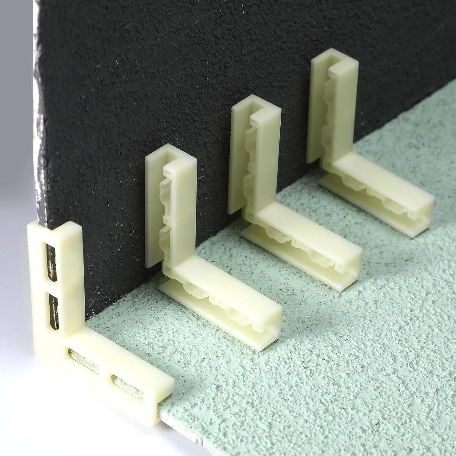 نگهدارنده پس زمینه عکاسی – پایه پلاستیکی قابل تنظیم L شکل، 6.6x6.6x1.27 سانتی متر، نگهدارنده عمودی پس زمینه برای عکاسی استودیویی (4 عدد، سفید)