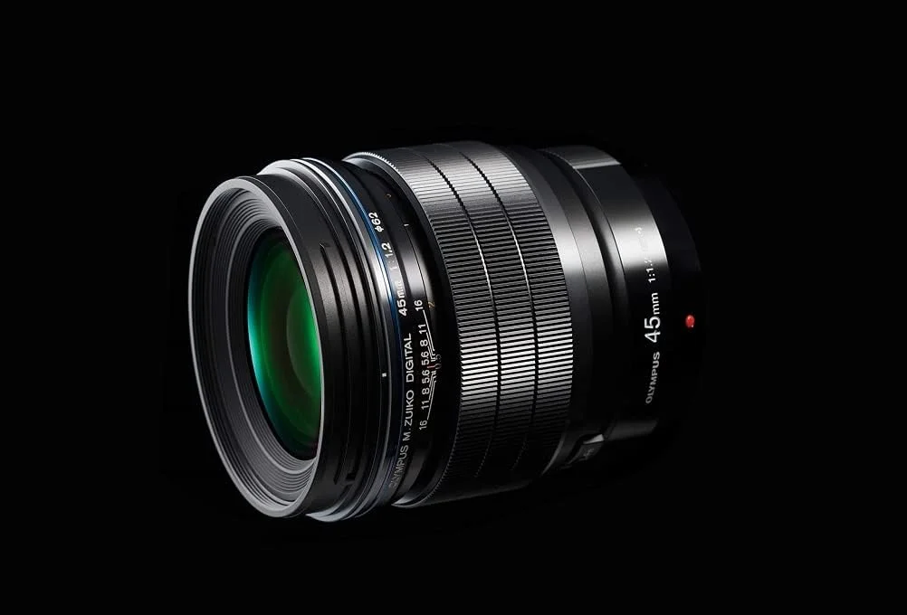 لنز Olympus M.Zuiko Digital ED 45 mm F1.2 PRO، فاصله کانونی ثابت سریع، مناسب برای تمام دوربین های MFT (مدل های Olympus OM-D & PEN، سری Panasonic G)، مشکی لنز Olympus M.Zuiko Digital ED 45 mm F1.2 PRO، فاصله کانونی ثابت سریع، مناسب برای تمام دوربین های MFT (مدل های Olympus OM-D & PEN، سری Panasonic G)، مشکی