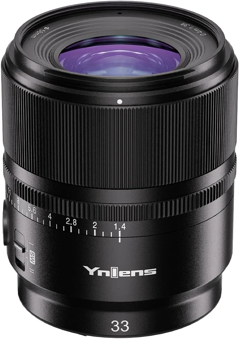 لنز واید انگل ۳۳ میلی‌متری YONGNUO YN33mm F1.4S DA DSM با دیافراگم بزرگ F1.4 و فوکوس خودکار، مناسب برای دوربین‌های بدون آینه APS-C با مانت Sony E، به همراه ریموت کنترل لنز YONGNUO مدل BR-L1