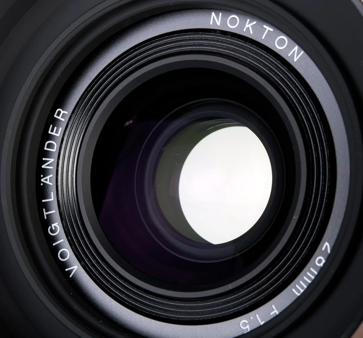 لنز Voigtlander Nokton 28mm f/1.5 Aspherical سازگار با دهانه Sony E لنز Voigtlander Nokton 28mm f/1.5 Aspherical سازگار با دهانه Sony E