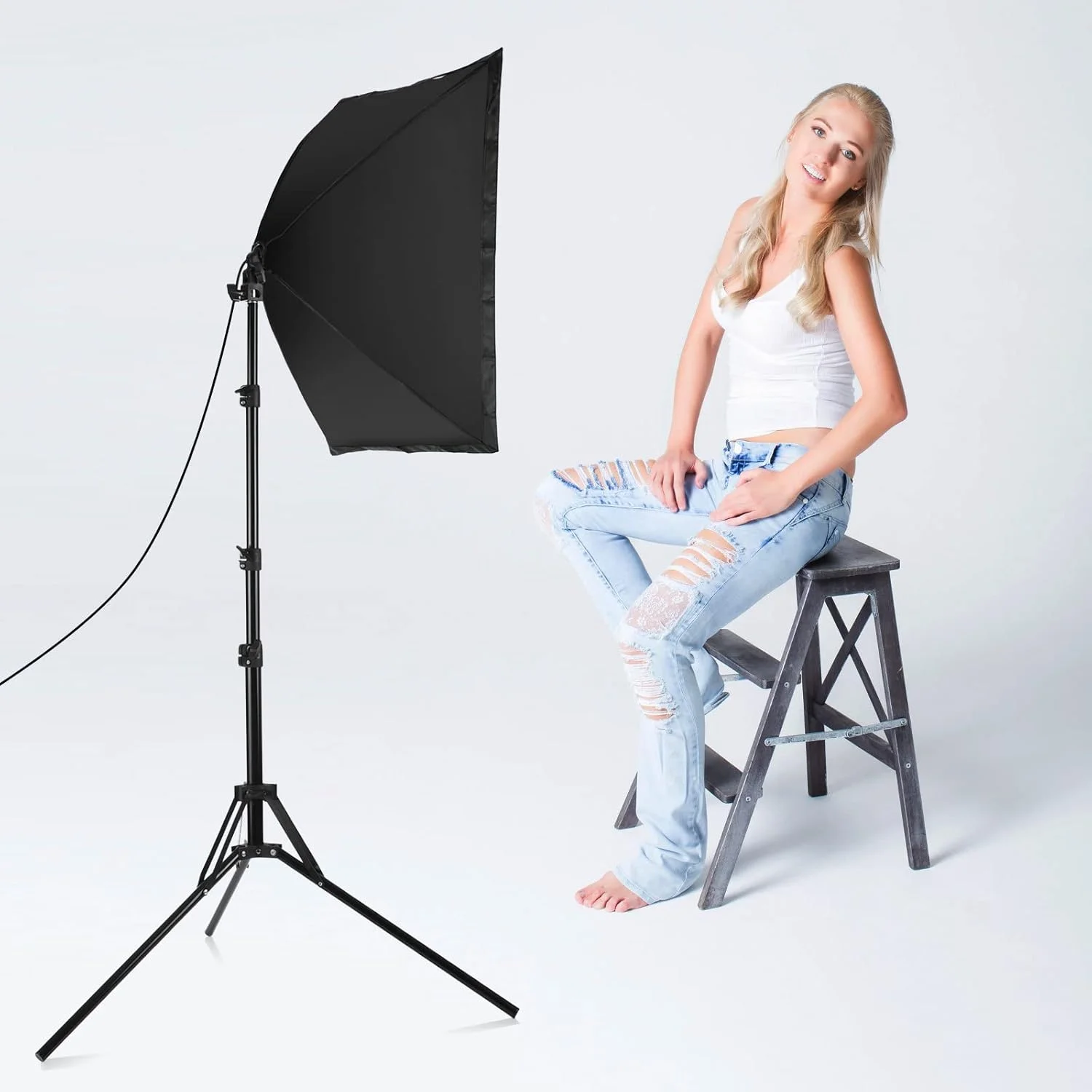 کیت نورپردازی سافت باکس استودیویی حرفه ای با لامپ 23 وات، ابعاد 70 در 50 سانتی متر، پایه قابل تنظیم 2 متری و کیف حمل برای عکاسی پرتره، محصول، فیلمبرداری، پخش زنده و گیمینگ کیت نورپردازی سافت باکس استودیویی حرفه ای با لامپ 23 وات، ابعاد 70 در 50 سانتی متر، پایه قابل تنظیم 2 متری و کیف حمل برای عکاسی پرتره، محصول، فیلمبرداری، پخش زنده و گیمینگ