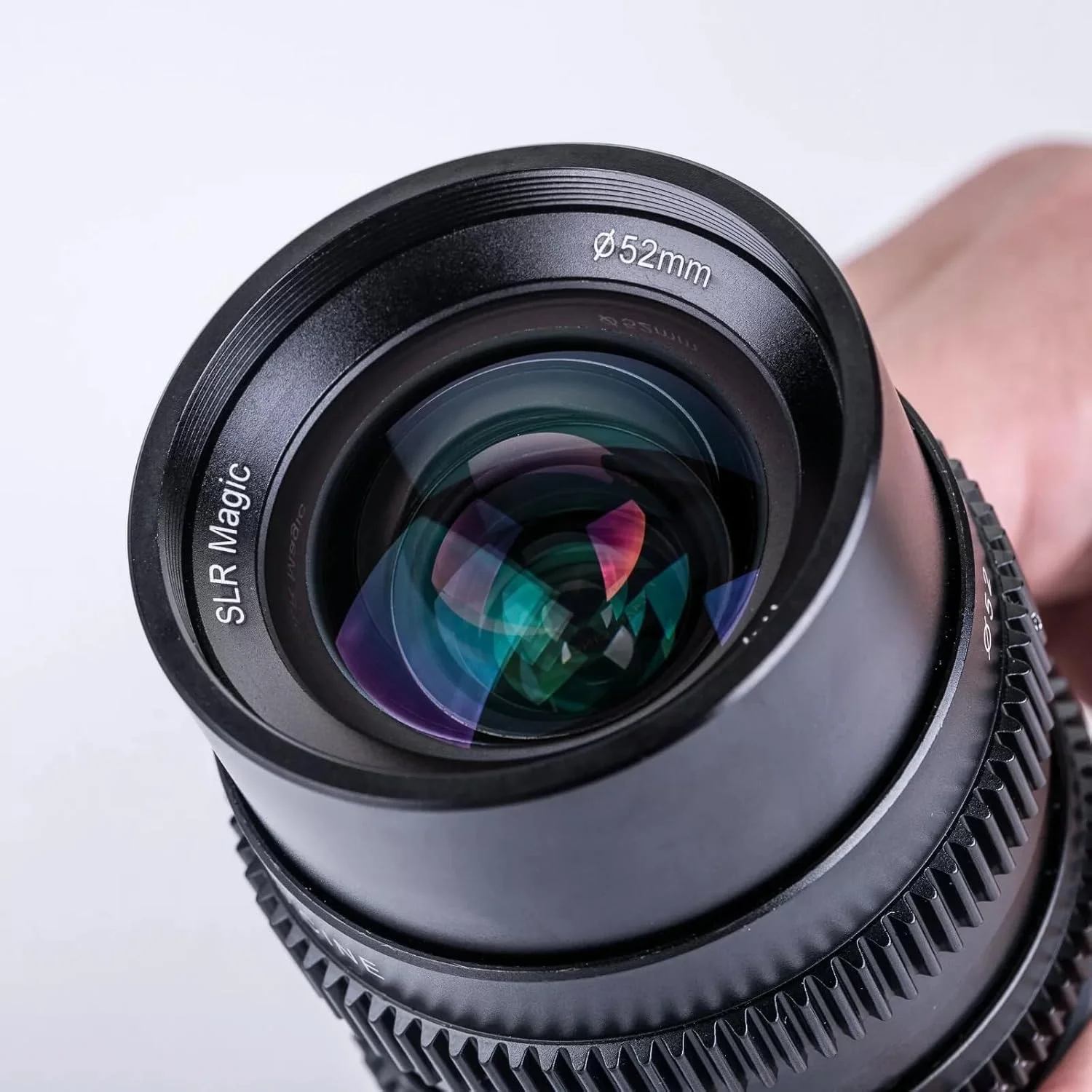 لنز سینمایی MicroPrime Cine 35mm T1.3 با دیافراگم باز SLR Magic برای دوربین های مانت S0NY-E