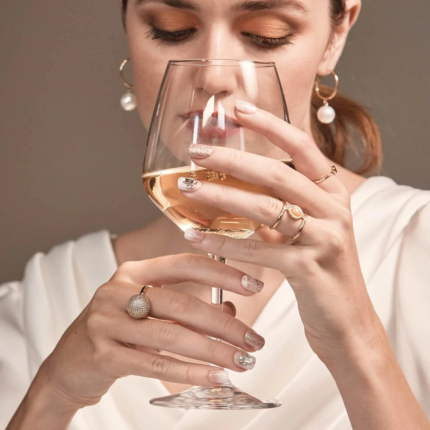 ناخن مصنوعی چسبی KISS imPRESS Couture Collection، طرح Woo، با تزیینات جواهری، شامل 30 ناخن مصنوعی، پد آماده سازی، سوهان کوچک و چوبچه کوتیکول