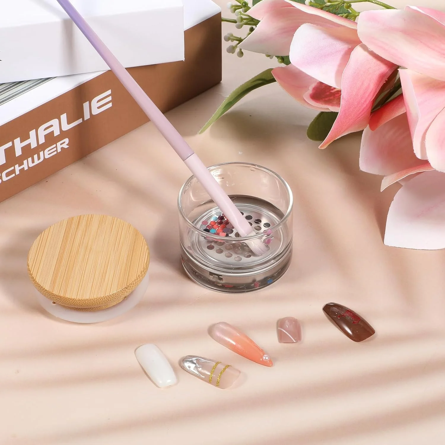 دو عدد فنجان تمیز کننده برس ناخن با درب و صفحه مشبک - ظروف شیشه ای داپن اکریلیک برای مایع و پودر اکریلیک - برس شوی حرفه ای مانیکور برای تمیز کردن ابزار هنر ناخن، بادوام و قابل حمل دو عدد فنجان تمیز کننده برس ناخن با درب و صفحه مشبک - ظروف شیشه ای داپن اکریلیک برای مایع و پودر اکریلیک - برس شوی حرفه ای مانیکور برای تمیز کردن ابزار هنر ناخن، بادوام و قابل حمل