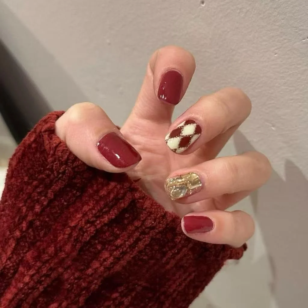 HN'LEIFAIRY ناخن مصنوعی 14 عددی، مربعی متوسط، قرمز براق با طرح، ناخن های مصنوعی قابل استفاده مجدد با چسب، ناخن های اکریلیک گرادیانی برای زنان و دختران (m)