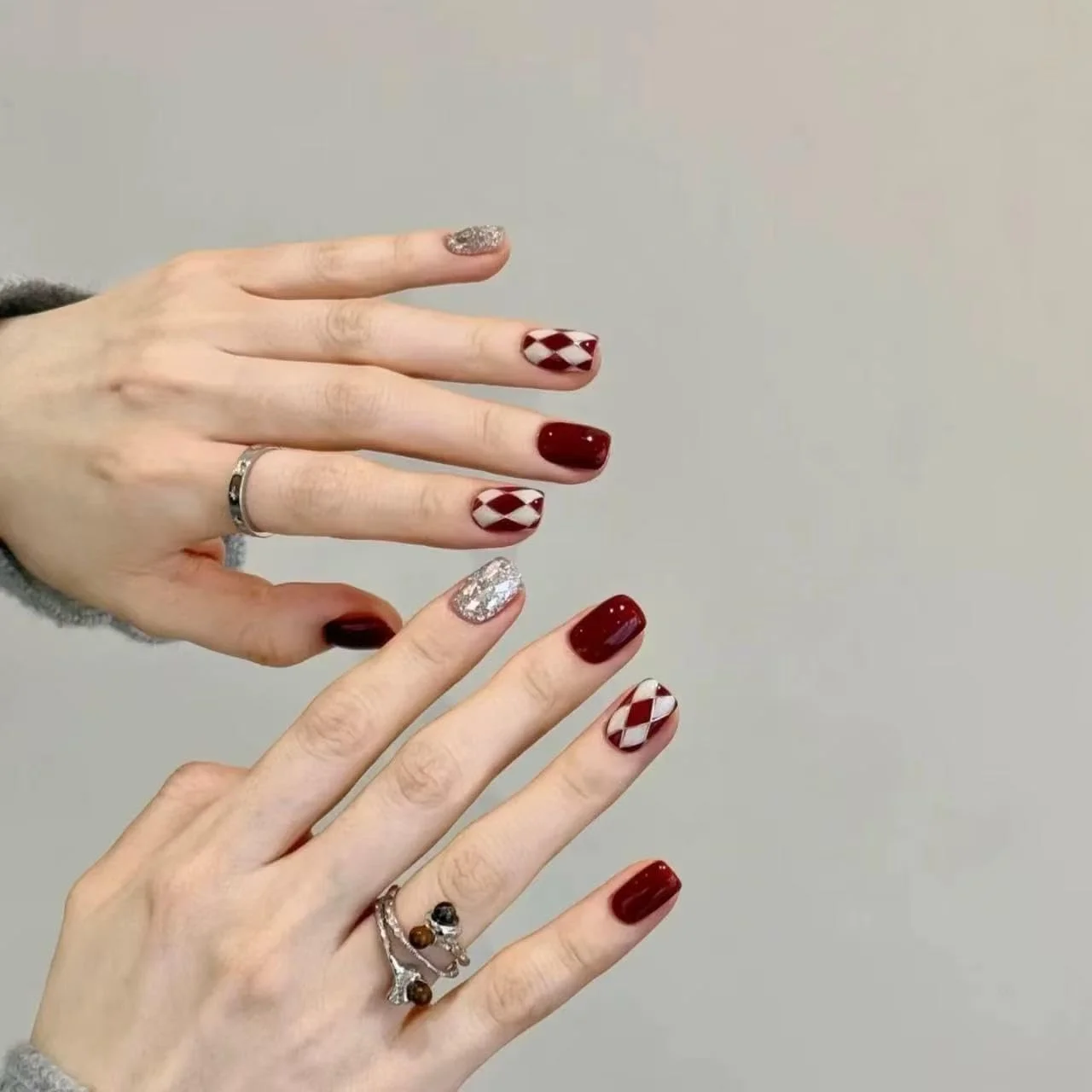 HN'LEIFAIRY ناخن مصنوعی 14 عددی، مربعی متوسط، قرمز براق با طرح، ناخن های مصنوعی قابل استفاده مجدد با چسب، ناخن های اکریلیک گرادیانی برای زنان و دختران (m) HN'LEIFAIRY ناخن مصنوعی 14 عددی، مربعی متوسط، قرمز براق با طرح، ناخن های مصنوعی قابل استفاده مجدد با چسب، ناخن های اکریلیک گرادیانی برای زنان و دختران (m)