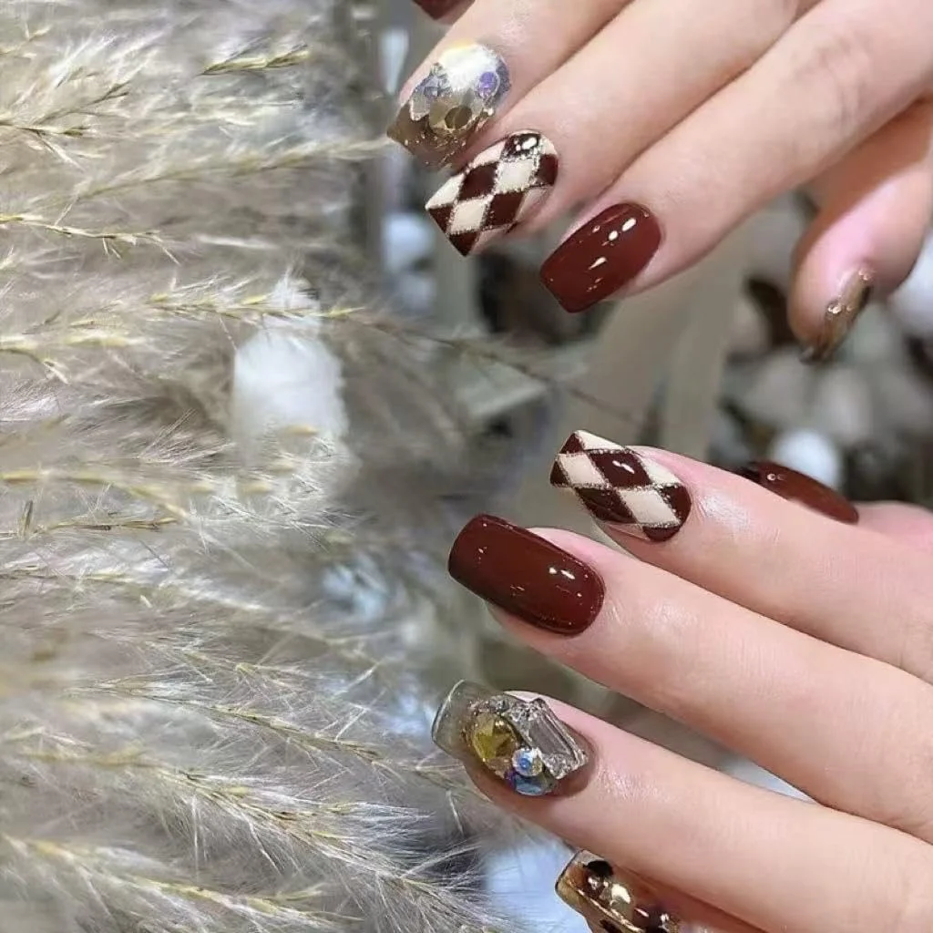 HN'LEIFAIRY ناخن مصنوعی 14 عددی، مربعی متوسط، قرمز براق با طرح، ناخن های مصنوعی قابل استفاده مجدد با چسب، ناخن های اکریلیک گرادیانی برای زنان و دختران (m) HN'LEIFAIRY ناخن مصنوعی 14 عددی، مربعی متوسط، قرمز براق با طرح، ناخن های مصنوعی قابل استفاده مجدد با چسب، ناخن های اکریلیک گرادیانی برای زنان و دختران (m)